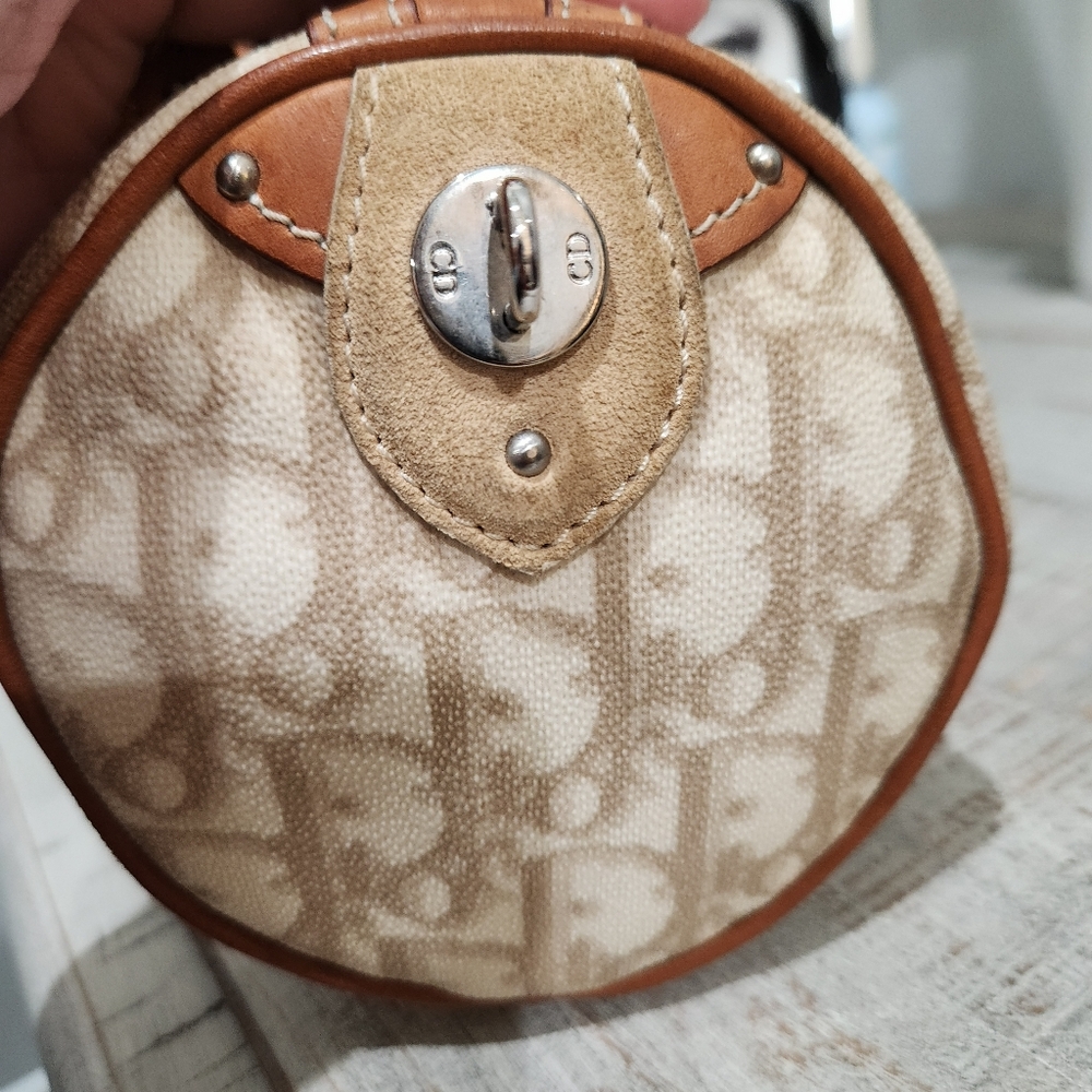 Christian Dior Romantique Cream and Tan Mini Papillon Bag - Picture 10 of 16